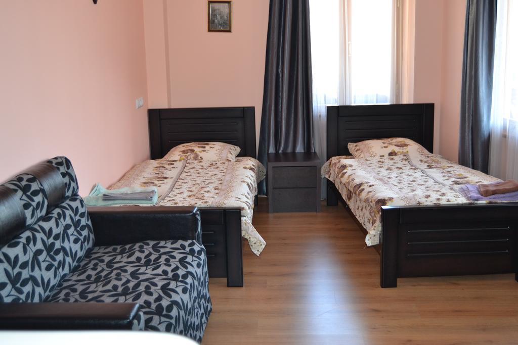 Anano Apartment On Botanikuri Tbilisi Buitenkant foto