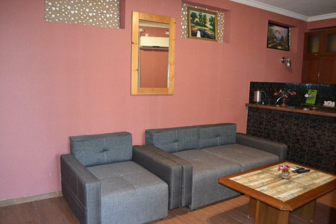 Anano Apartment On Botanikuri Tbilisi Buitenkant foto